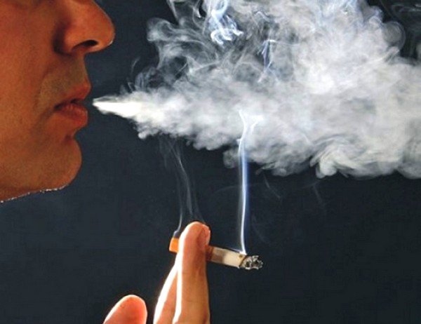 Табачный дым провоцирует аллергию