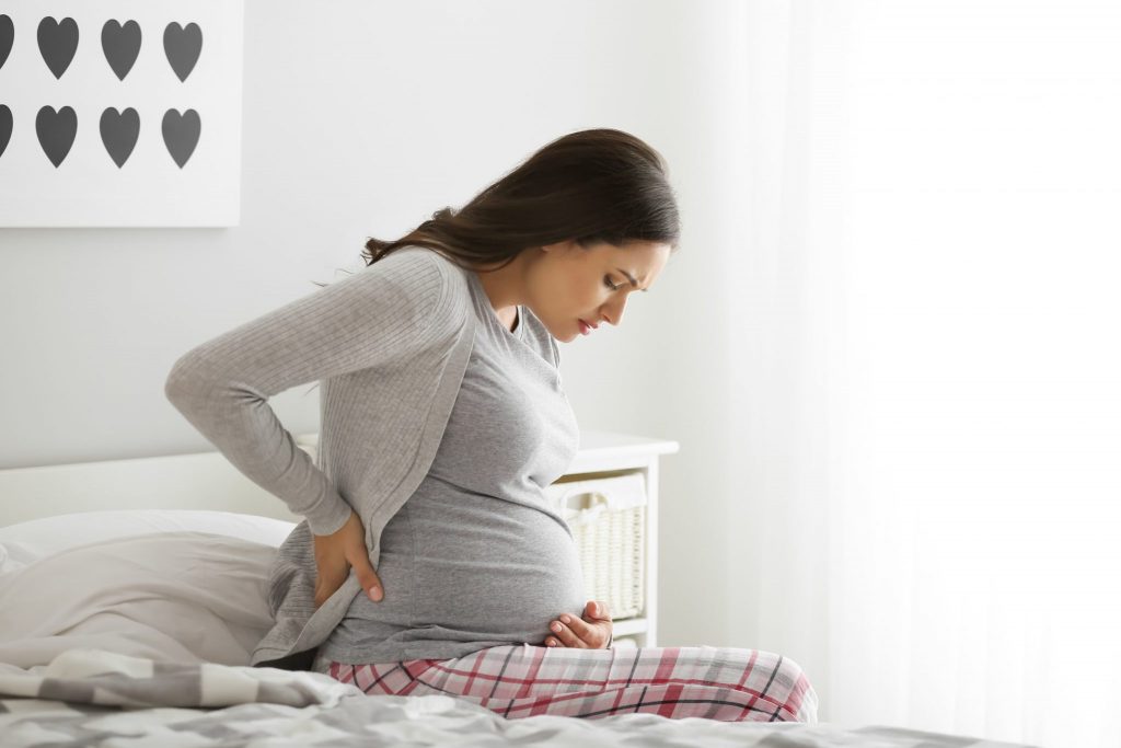 болит спина у беременной женщины