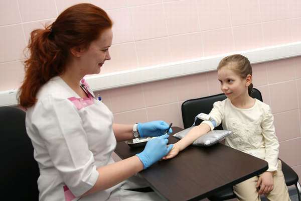 что делает врач при анализе на иммунодефицит у ребенка