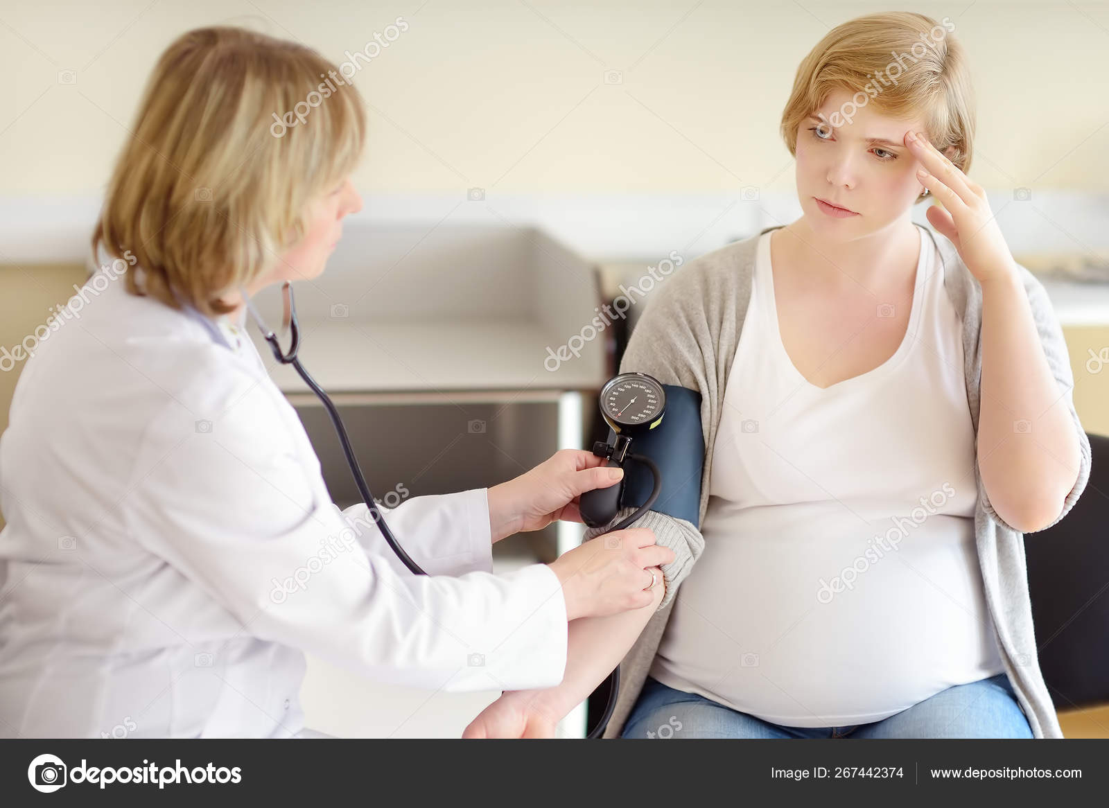 Гипотония беременных. Артериальная гипертензия у беременных. Беременной меряют давление. Артериальная гипертония у беременных. Беременные с артериальной гипертензией.